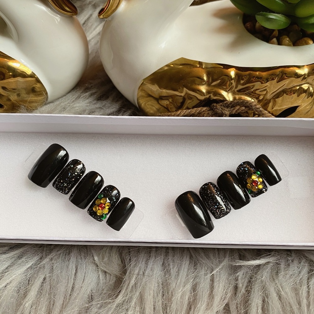 Press on nails